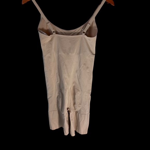 Spanx Mid Thigh Bodysuit Flesh Tone Sz XL - Picture 3 of 9